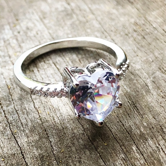 925 Silver Heart Diamond Ring - Picture 6 of 9